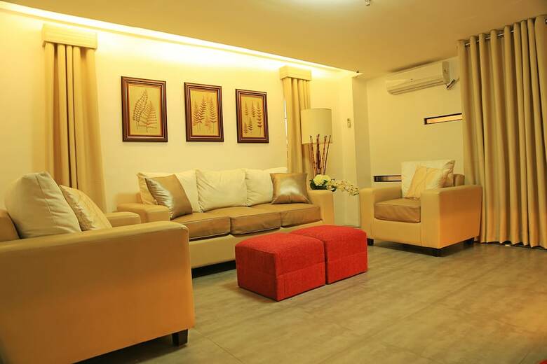 Hotel Travelbee Business Inn