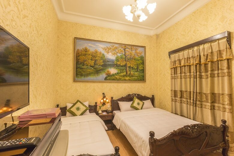 Dragon Hotel
