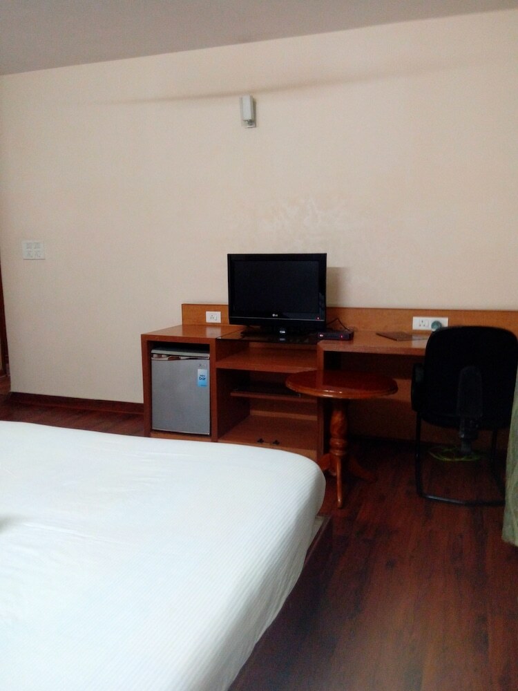 Hotel Serenity Inn Elite