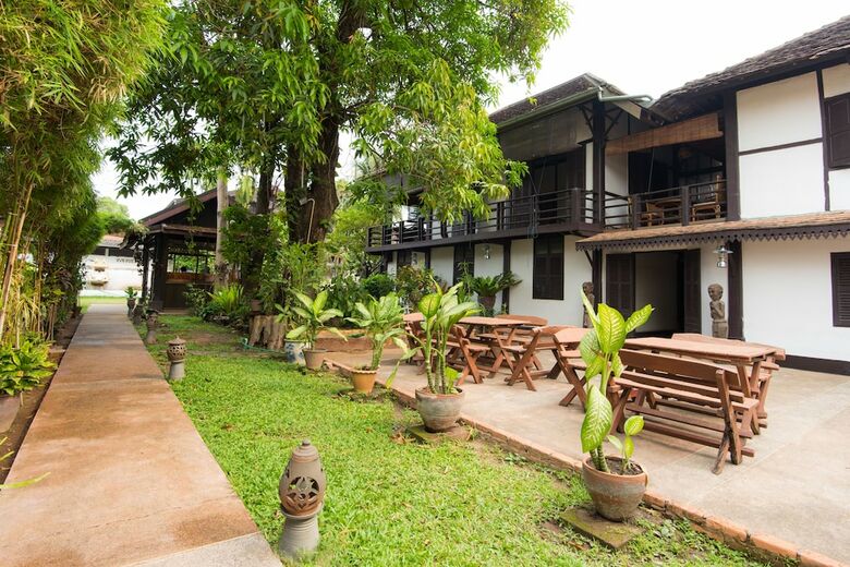 Villa Lao Traditional House Hotel