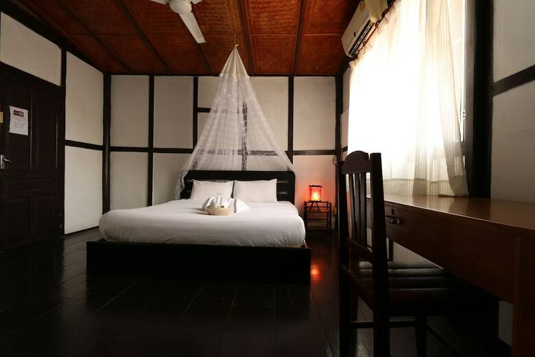 Villa Lao Traditional House Hotel