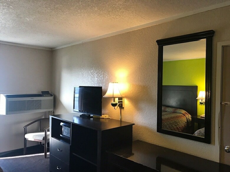 Hotel Woodville Inn