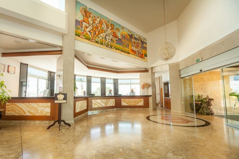 Crown Resorts Horizon Hotel