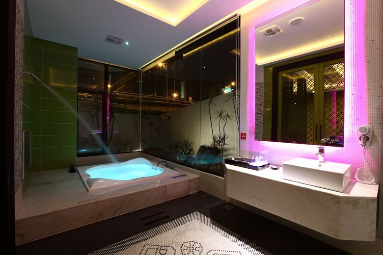 Icloud Luxury Resort & Hotel