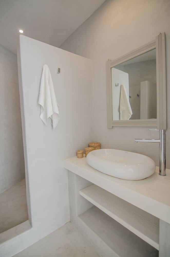 George & Irene Hotel