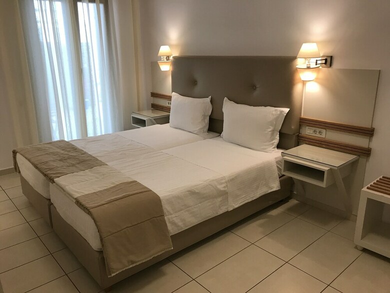 Aparthotel Lithos By Spyros & Flora