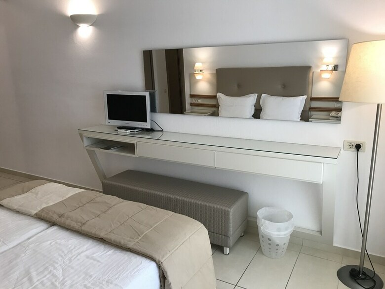 Aparthotel Lithos By Spyros & Flora