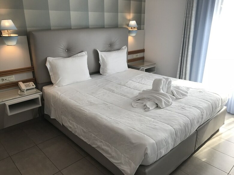 Aparthotel Lithos By Spyros & Flora