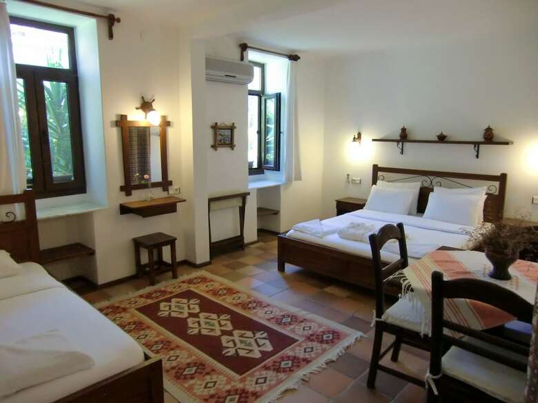 Happy Caretta Hotel