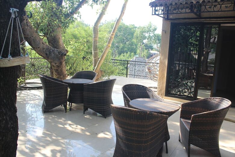 Ravine Hotel