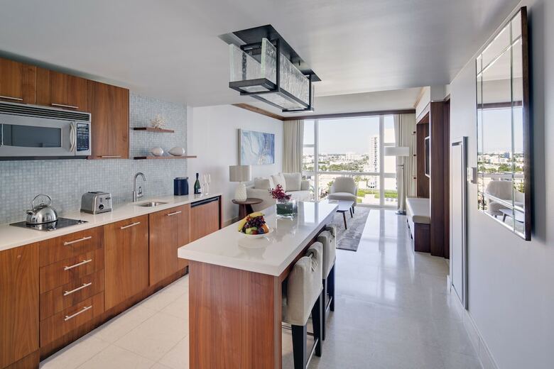Hotel Carillon Miami Wellness Resort
