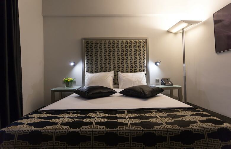 Central Hotel By Zeus International