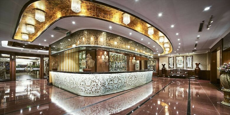 Windsor Plaza Hotel