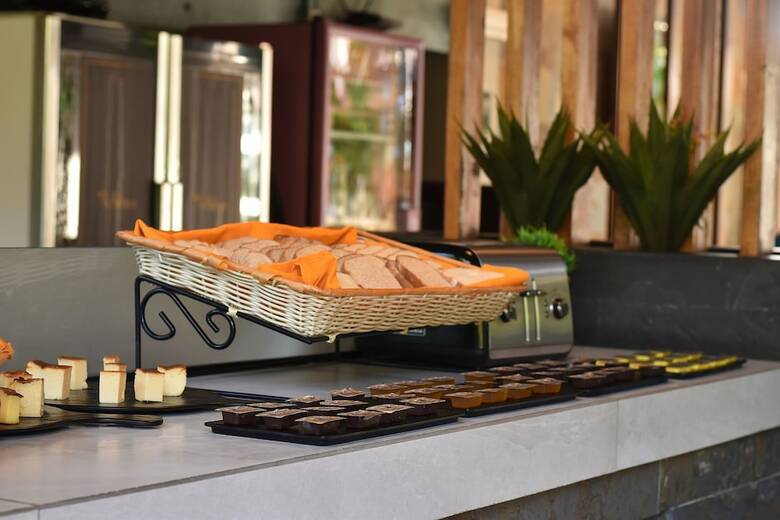 Tifakara Boutique Hotel & Birding Oasis