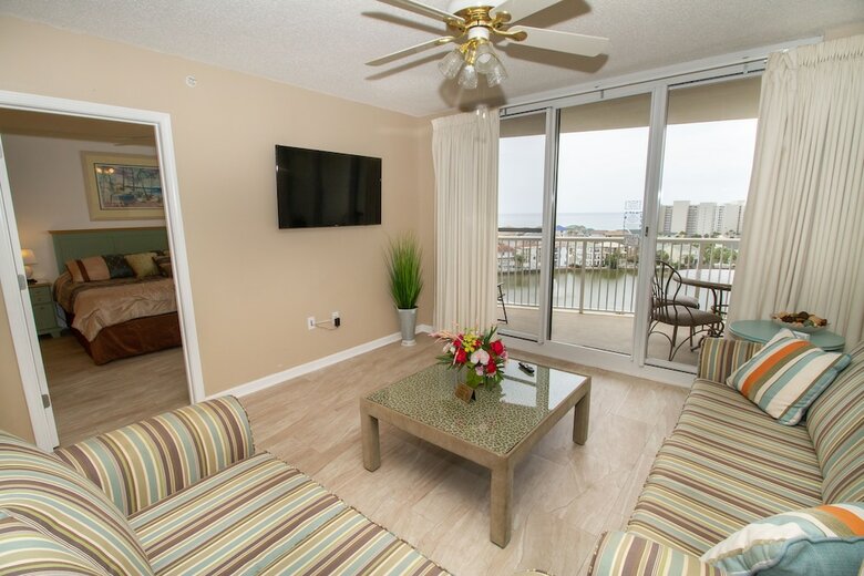 The Terrace At Pelican Beach