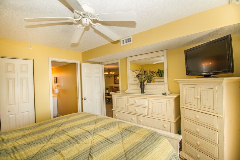 Pelican Beach Resort & Conference Center