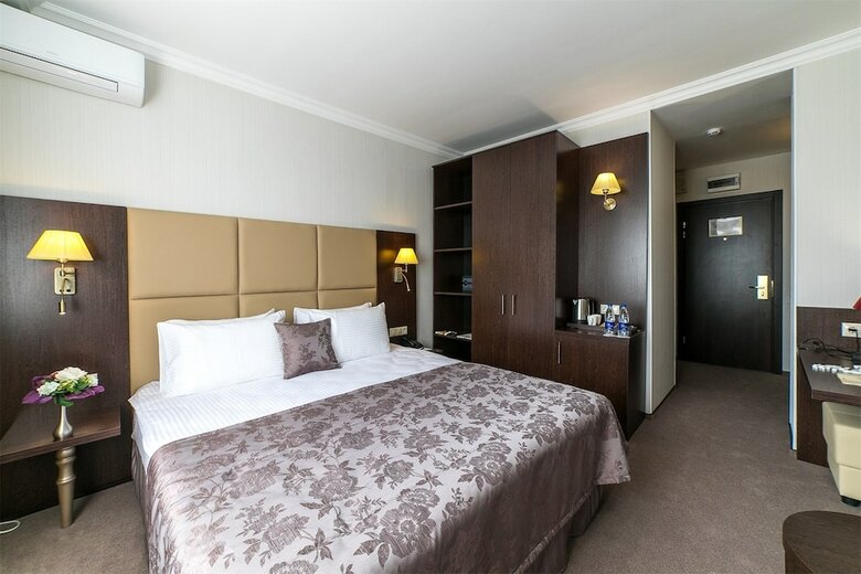 Hotel Salut