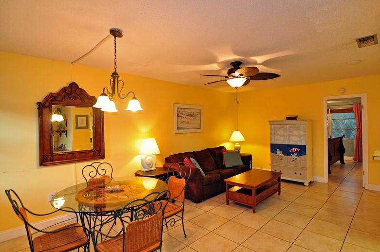 Lido Islander Inn