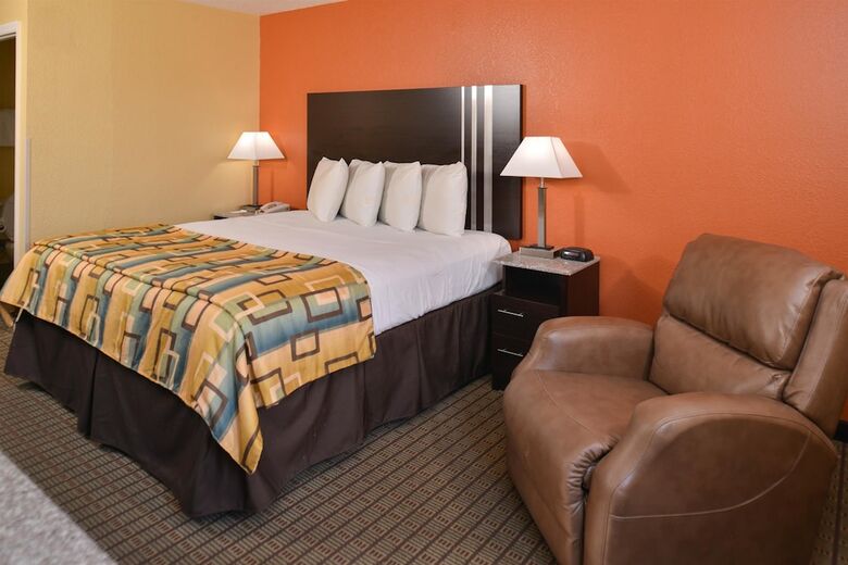Motel Douglas Inn And Suites