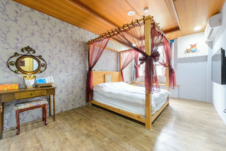 Hotel Owl Castle Bed And Breakfast