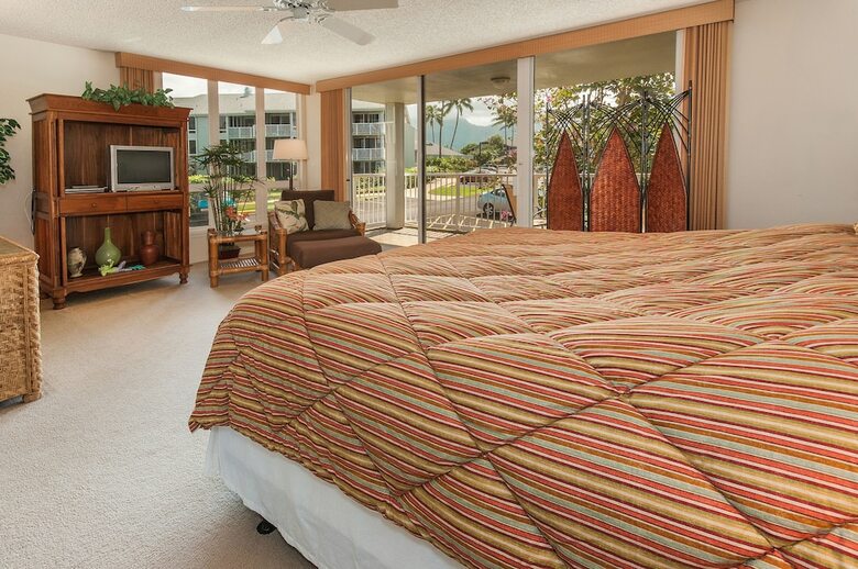 Oceanfront Realty - The Cliffs At Princeville