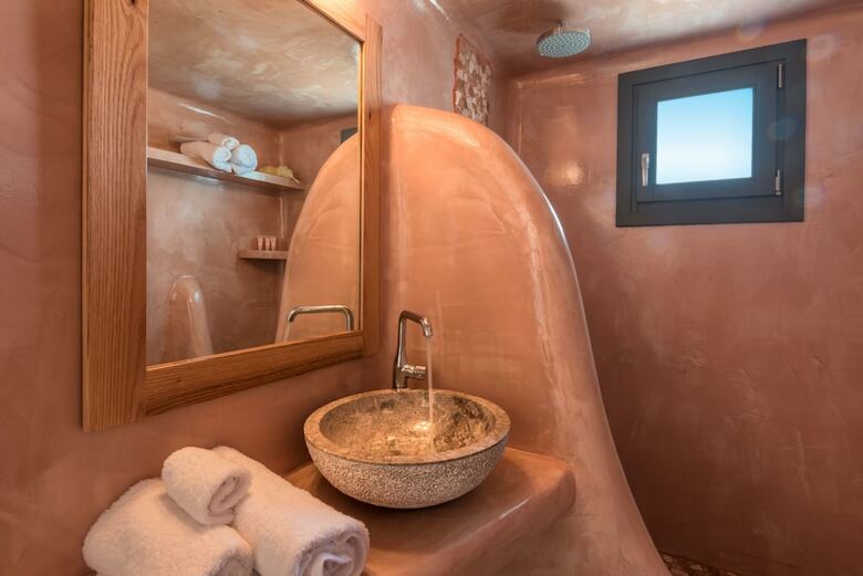 Aspronisi Luxury Villa
