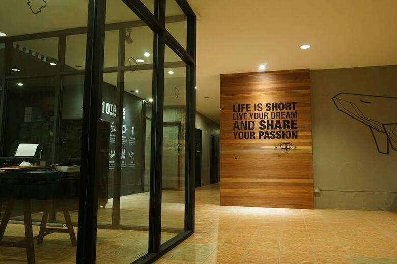 Hostal Monkey Dive Hostel Khaolak