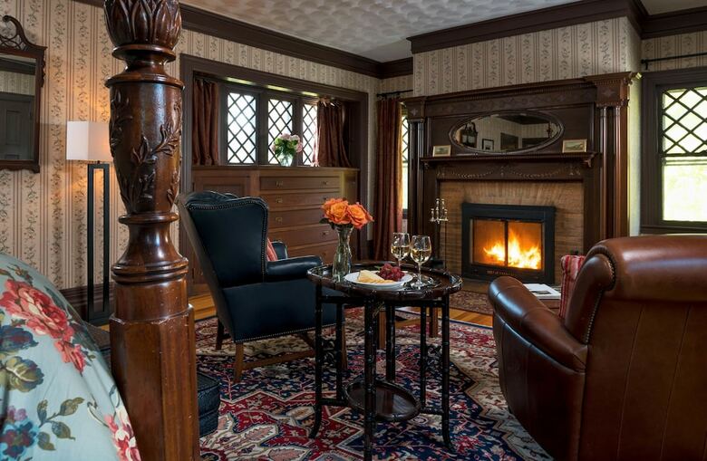 Bed & Breakfast Manor House Inn