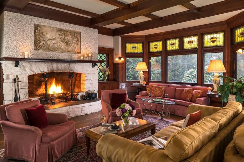 Bed & Breakfast Manor House Inn