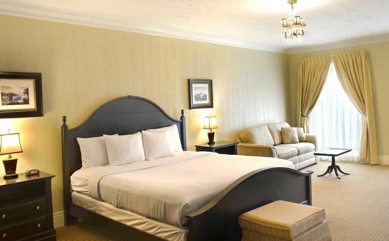 Niagara Crossing Hotel & Spa
