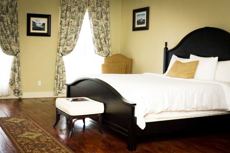 Niagara Crossing Hotel & Spa