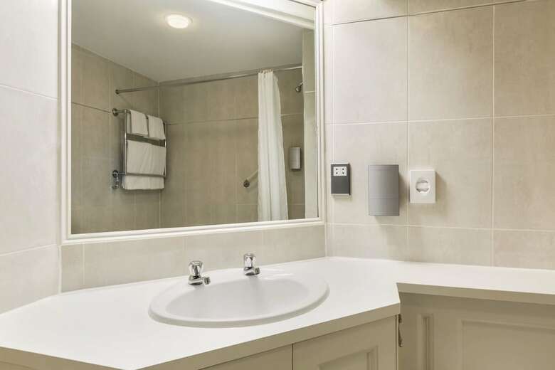 Hotel Ramada By Wyndham Crawley Gatwick