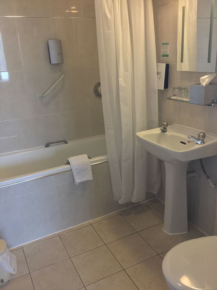 Hotel Ramada By Wyndham Crawley Gatwick