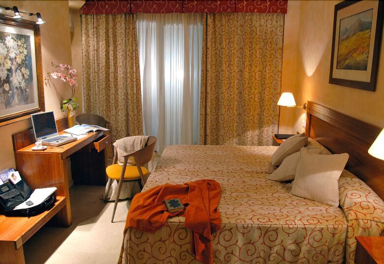 Aparthotel Mediterr�neo Sitges
