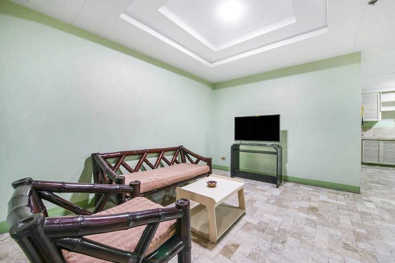 Oyo 242 Benson Apartelle