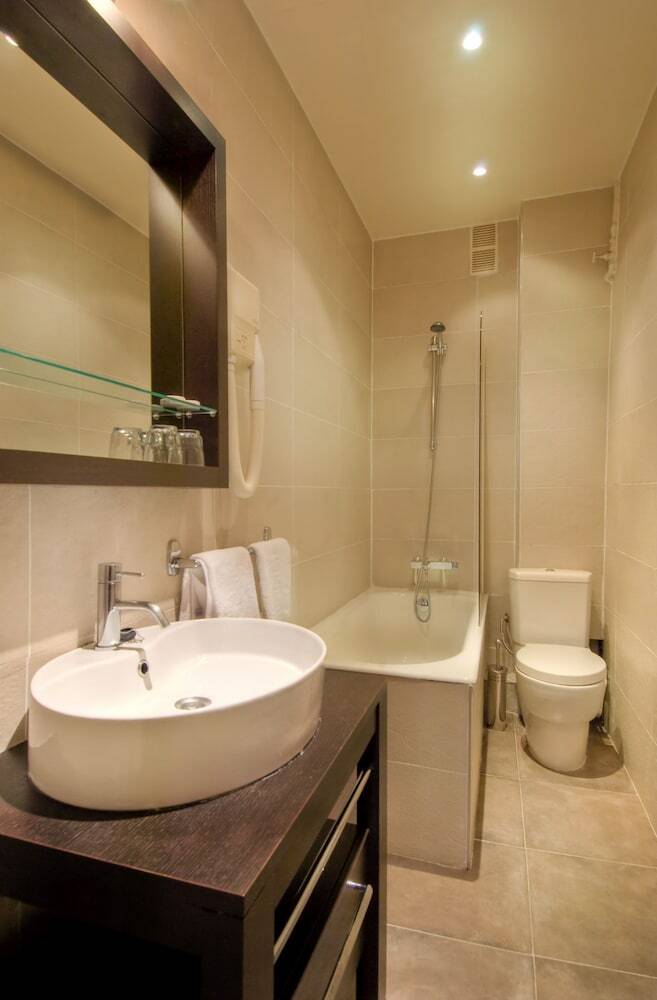 Hotel H�tel Au Royal Cardinal