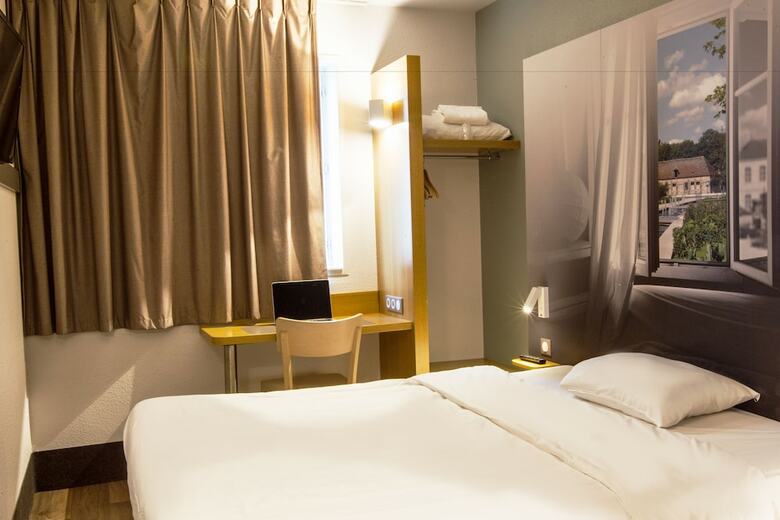 Hotel B&B H�tel Troyes Saint-parres-aux-tertres