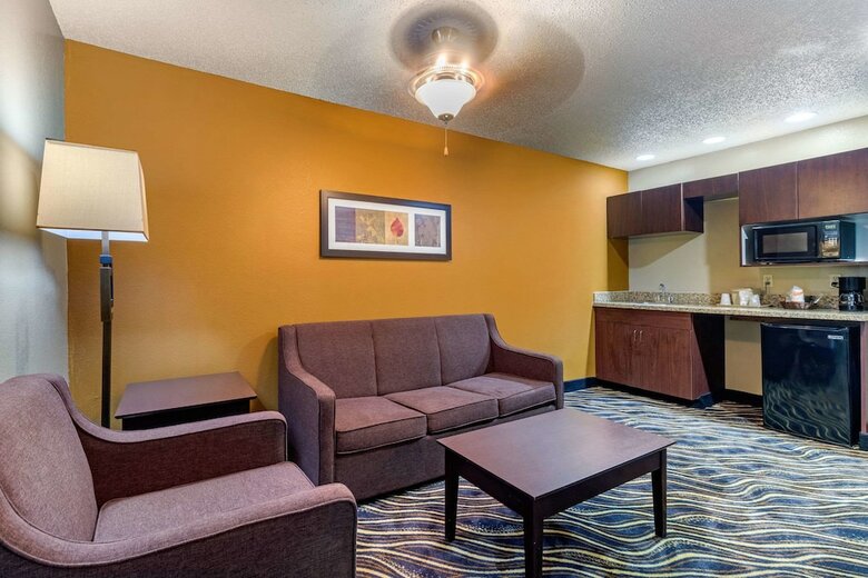 Hotel Quality Suites Addison-dallas