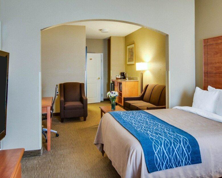 Hotel Comfort Inn & Suites