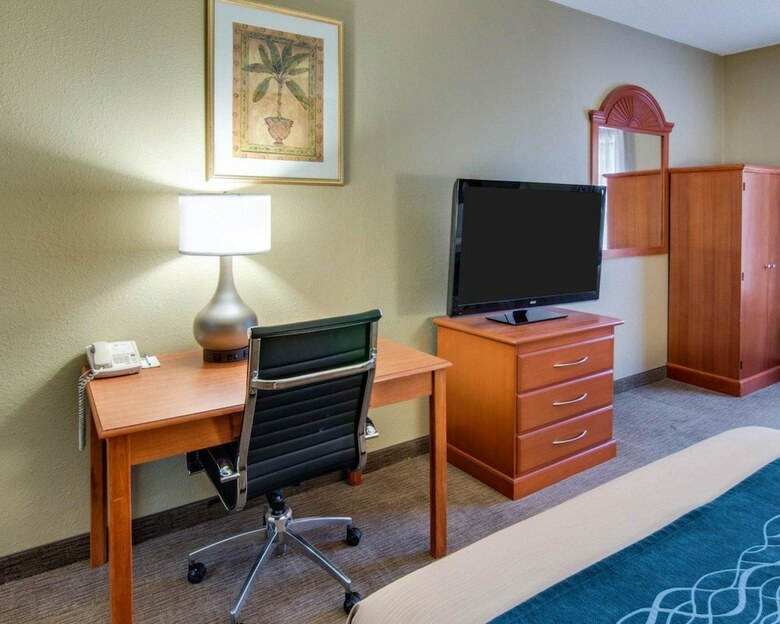 Hotel Comfort Inn & Suites