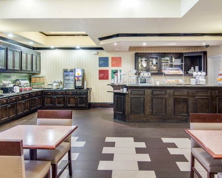 Hotel Comfort Inn & Suites