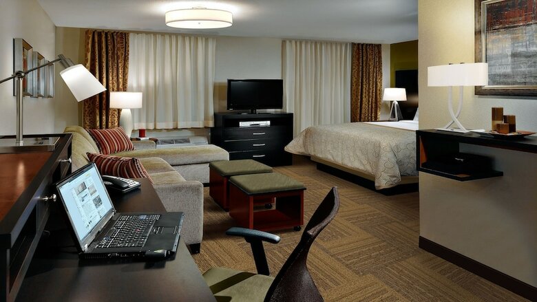 Hotel Staybridge Suites Dearborn Mi