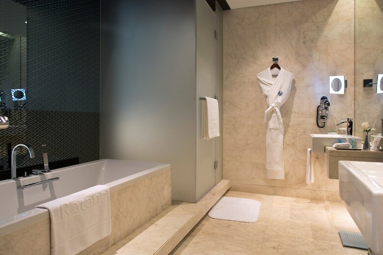 Hotel Al Ain Rotana