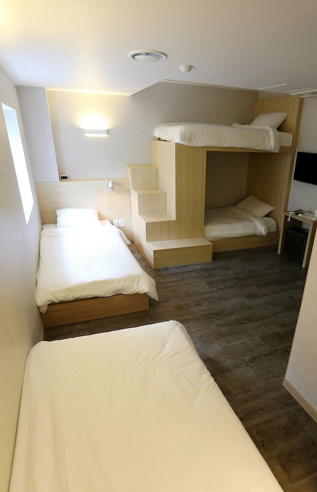 Hotel 8 Hours