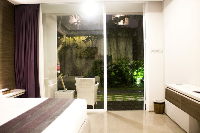 Hotel Transera Kamini Legian