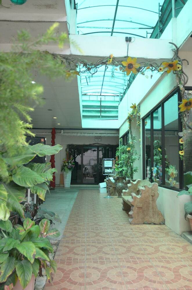 Hotel Reyna's The Haven And Gardens