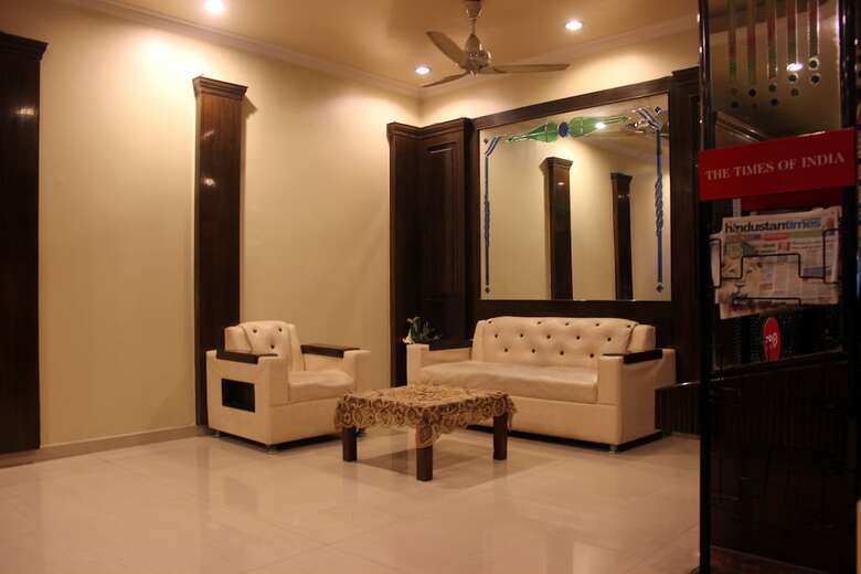 Oyo 497 Hotel Welcome Palace