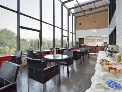 Sunjoy Hotel
