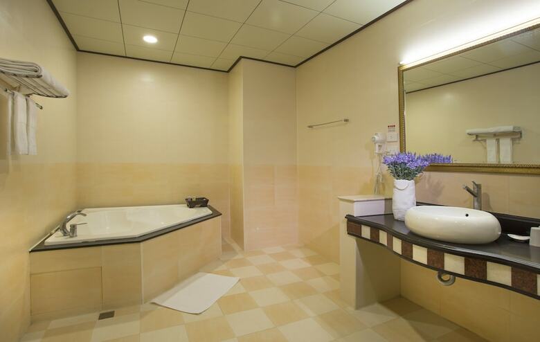 Hotel Le Beau Max Resort