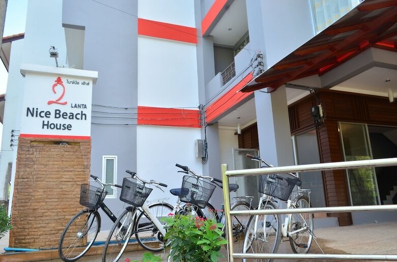 Hotel Lanta Nice Beach House